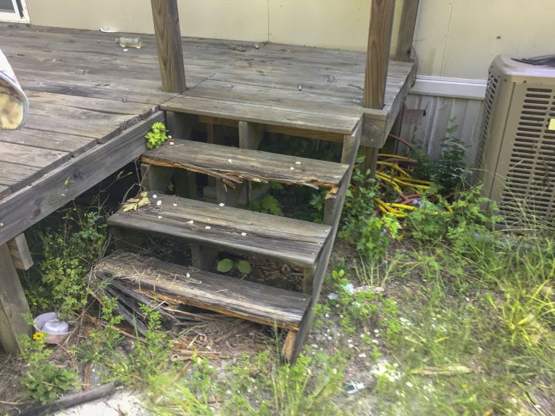 Wood Railing Replacement in Conroe, TX